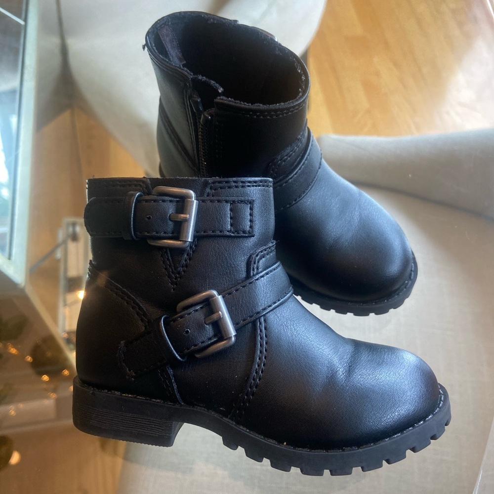Old Navy toddler size 6 leather booties.